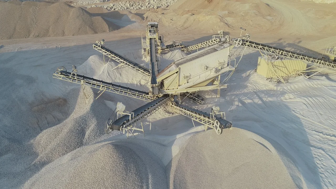 Mineral sizing and screening operation